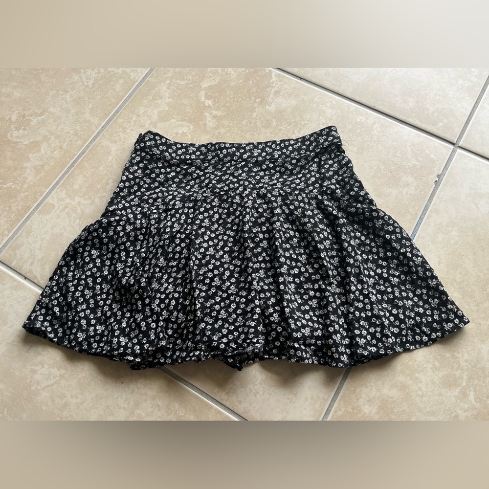 Hollister Floral Black and White Women's Skort